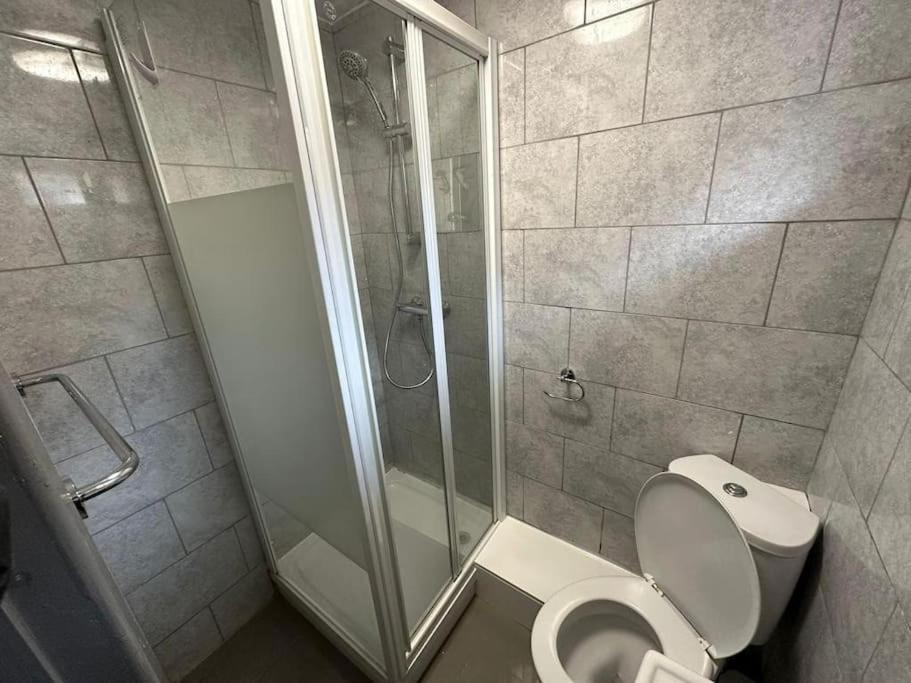 Brand New Large Studio Flat! Sutton  Exterior foto