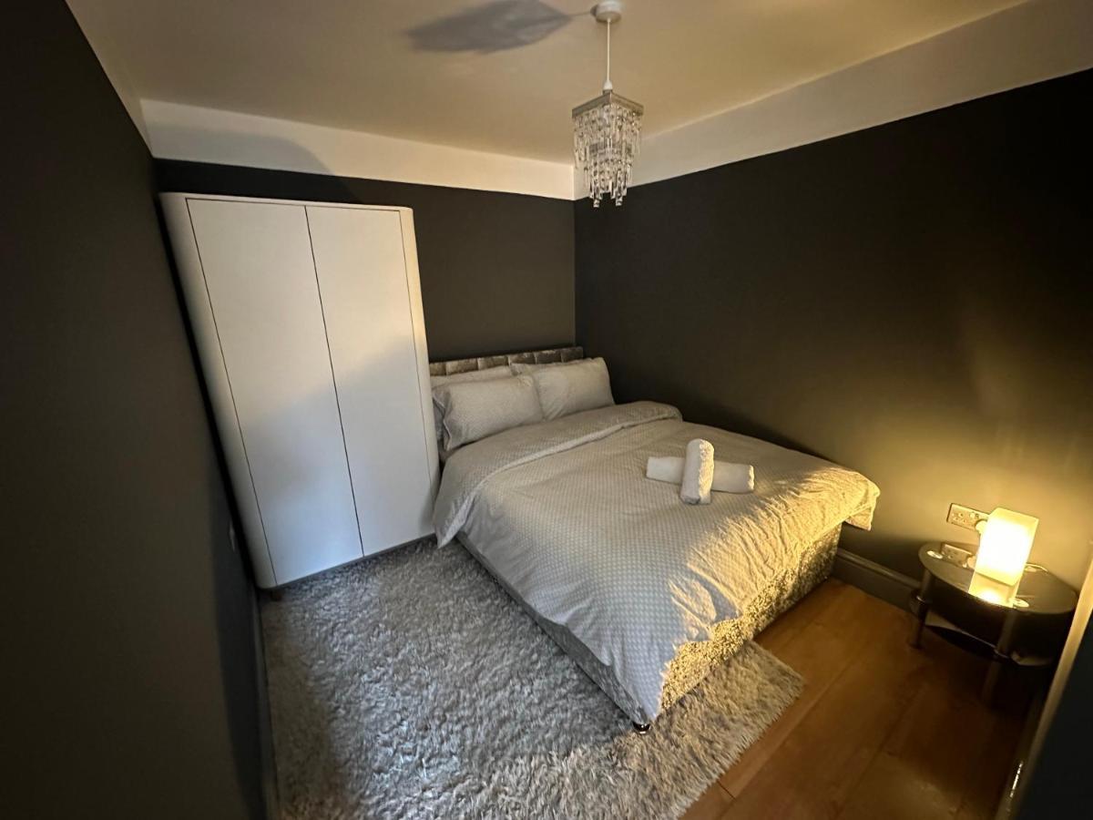 Brand New Large Studio Flat! Sutton  Exterior foto